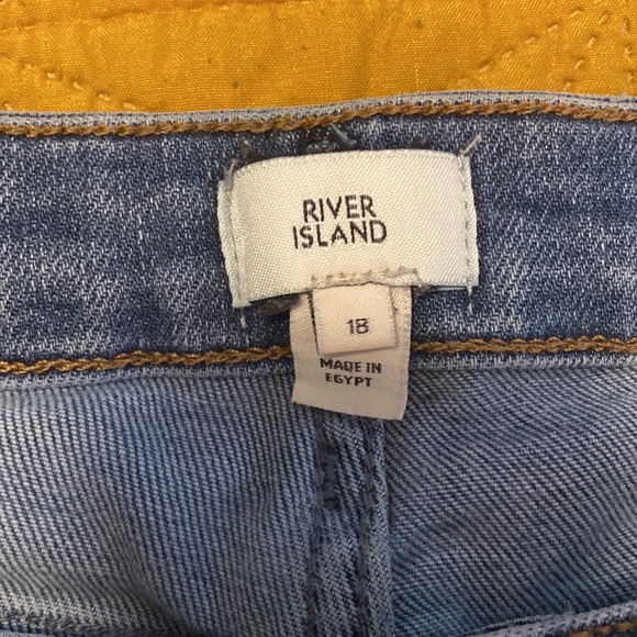 River Island skinny jeans with frayed ankles - Picture 2 of 6